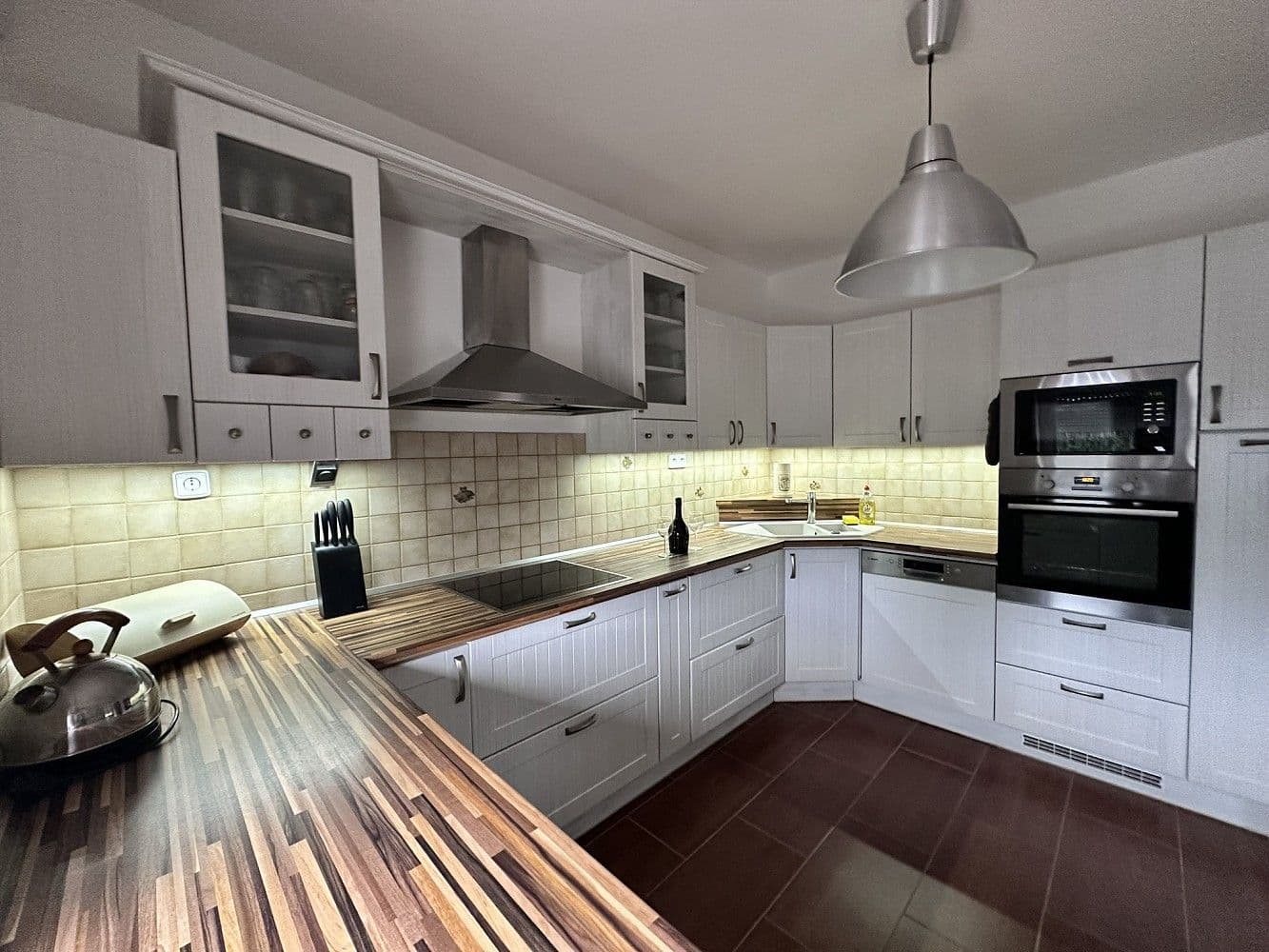 Predaj domu 235 m², pozemek 1.127 m², Zlatá, Středočeský kraj Predaj domu 235 m², pozemek 1.127 m², Zlatá, Středočeský kraj