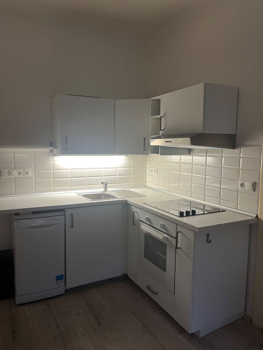 Prenájom bytu 1-izbový 40 m², Kladenská, Praha, Praha Prenájom bytu 1-izbový 40 m², Kladenská, Praha, Praha