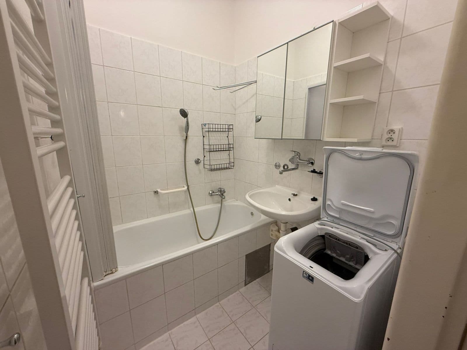 Prenájom bytu 2-izbový 67 m², Nučická, Praha, Praha Prenájom bytu 2-izbový 67 m², Nučická, Praha, Praha