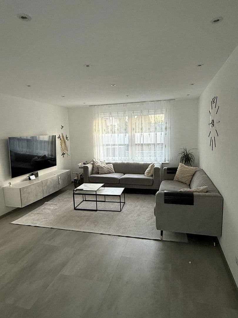 Predaj domu 117 m², pozemek 234 m², Mutzenreisstr 30, Esslingen am Neckar, Bádensko-Wurttembersko Predaj domu 117 m², pozemek 234 m², Mutzenreisstr 30, Esslingen am Neckar, Bádensko-Wurttembersko