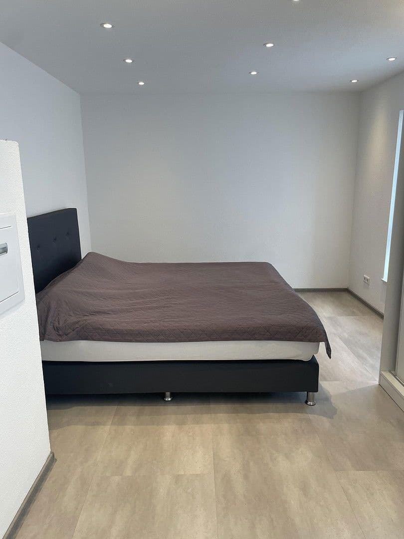 Predaj domu 117 m², pozemek 234 m², Mutzenreisstr 30, Esslingen am Neckar, Bádensko-Wurttembersko Predaj domu 117 m², pozemek 234 m², Mutzenreisstr 30, Esslingen am Neckar, Bádensko-Wurttembersko