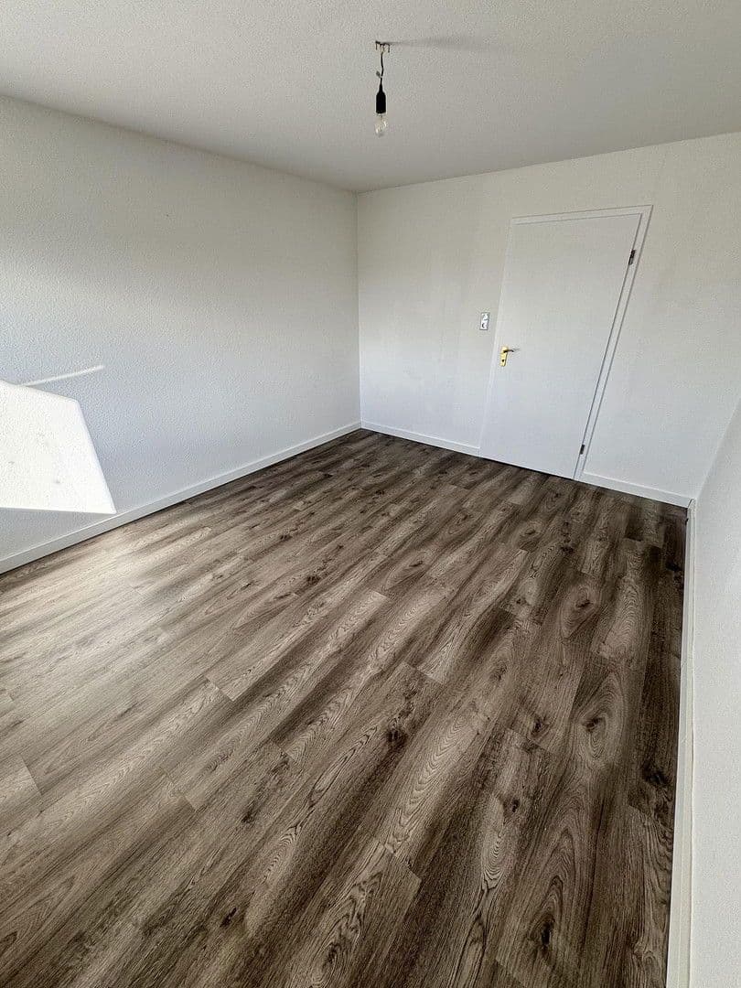 Prenájom bytu 3-izbový 87 m², Oesdorfer Straße 14, Bad Pyrmont, Dolné Sasko Prenájom bytu 3-izbový 87 m², Oesdorfer Straße 14, Bad Pyrmont, Dolné Sasko