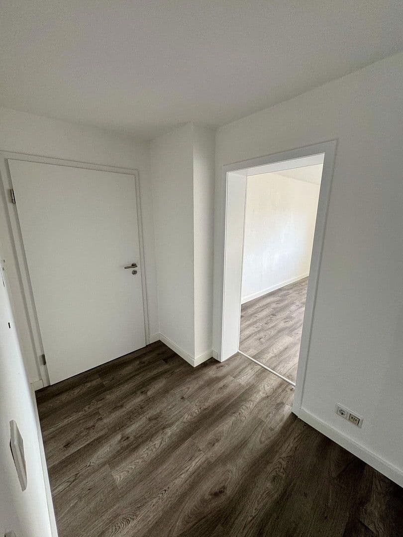 Prenájom bytu 3-izbový 87 m², Oesdorfer Straße 14, Bad Pyrmont, Dolné Sasko Prenájom bytu 3-izbový 87 m², Oesdorfer Straße 14, Bad Pyrmont, Dolné Sasko