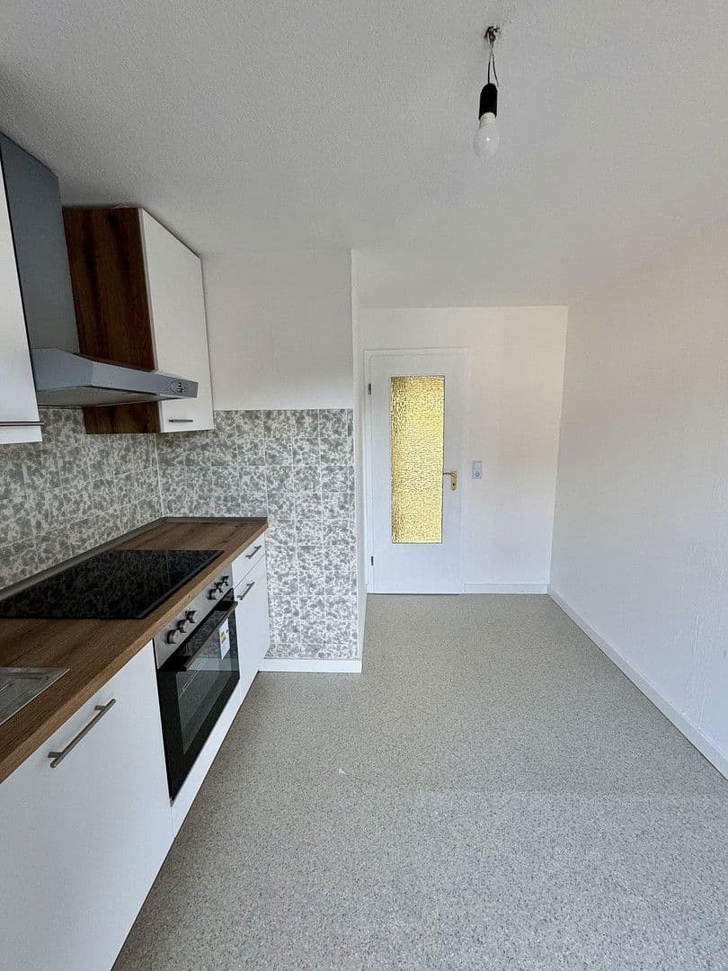 Prenájom bytu 3-izbový 87 m², Oesdorfer Straße 14, Bad Pyrmont, Dolné Sasko Prenájom bytu 3-izbový 87 m², Oesdorfer Straße 14, Bad Pyrmont, Dolné Sasko