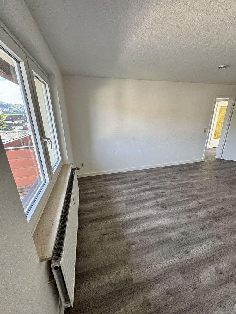 Prenájom bytu 3-izbový 87 m², Oesdorfer Straße 14, Bad Pyrmont, Dolné Sasko Prenájom bytu 3-izbový 87 m², Oesdorfer Straße 14, Bad Pyrmont, Dolné Sasko