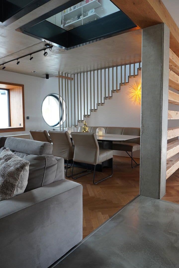 Predaj domu 343 m², pozemek 657 m², Mengkofen, Bavorsko Predaj domu 343 m², pozemek 657 m², Mengkofen, Bavorsko