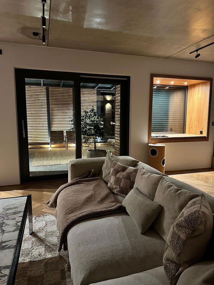 Predaj domu 343 m², pozemek 657 m², Mengkofen, Bavorsko Predaj domu 343 m², pozemek 657 m², Mengkofen, Bavorsko