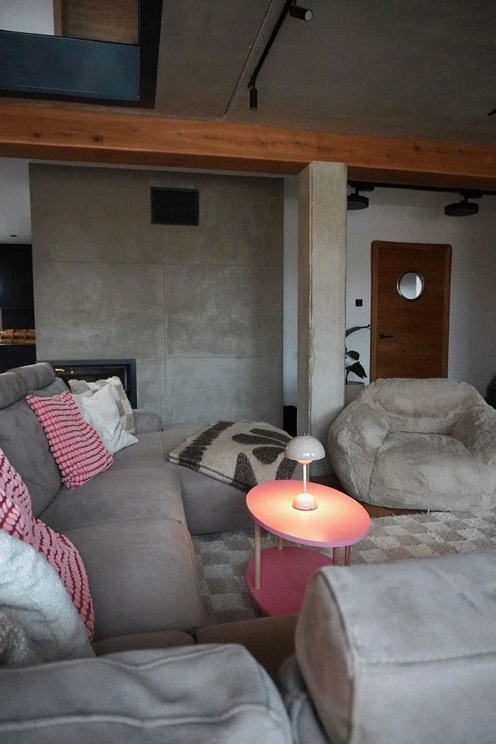 Predaj domu 343 m², pozemek 657 m², Mengkofen, Bavorsko Predaj domu 343 m², pozemek 657 m², Mengkofen, Bavorsko