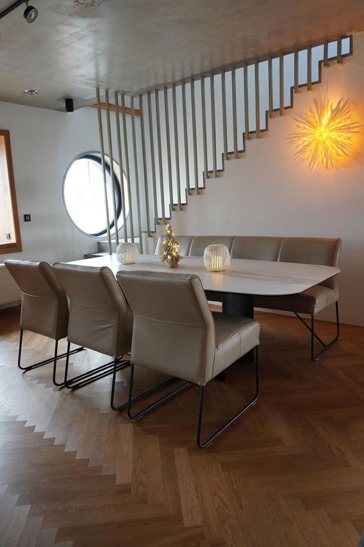 Predaj domu 343 m², pozemek 657 m², Mengkofen, Bavorsko Predaj domu 343 m², pozemek 657 m², Mengkofen, Bavorsko