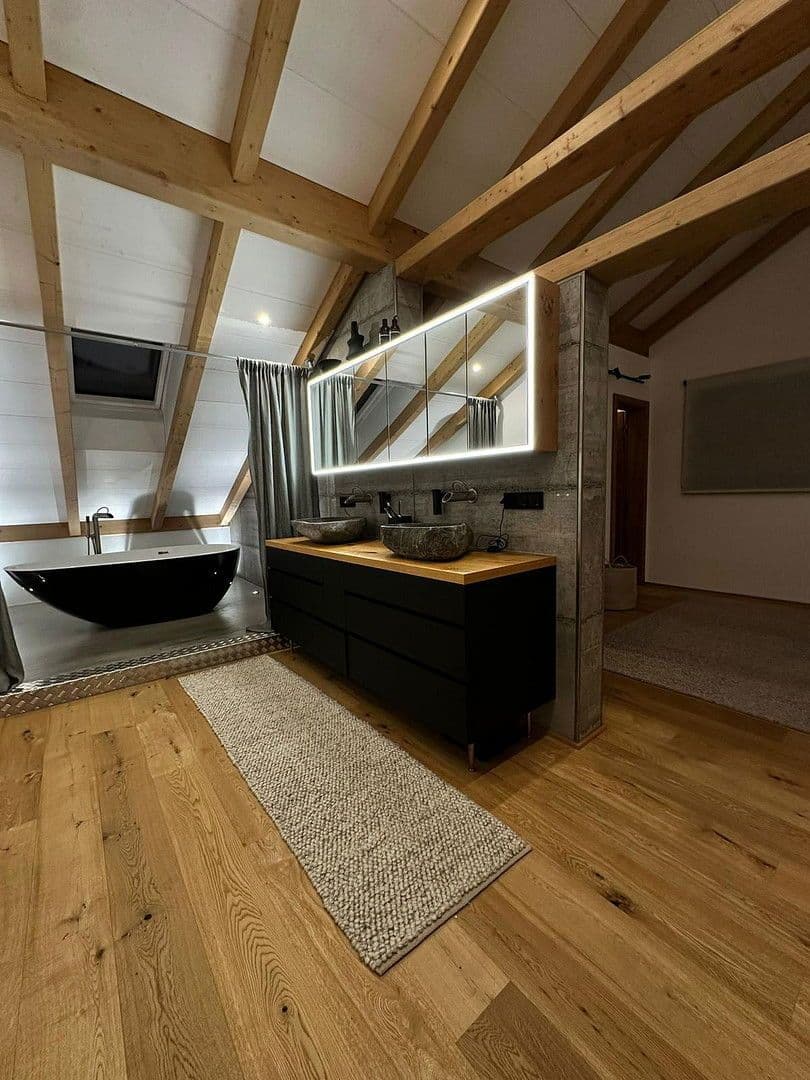 Predaj domu 343 m², pozemek 657 m², Mengkofen, Bavorsko Predaj domu 343 m², pozemek 657 m², Mengkofen, Bavorsko