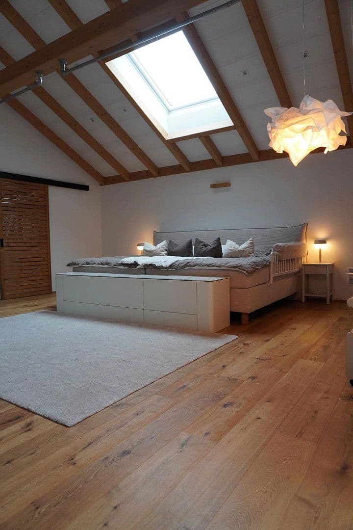 Predaj domu 343 m², pozemek 657 m², Mengkofen, Bavorsko Predaj domu 343 m², pozemek 657 m², Mengkofen, Bavorsko