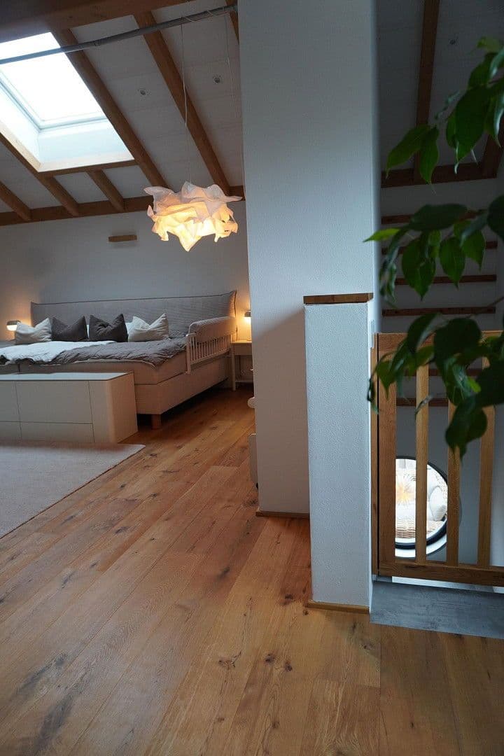 Predaj domu 343 m², pozemek 657 m², Mengkofen, Bavorsko Predaj domu 343 m², pozemek 657 m², Mengkofen, Bavorsko