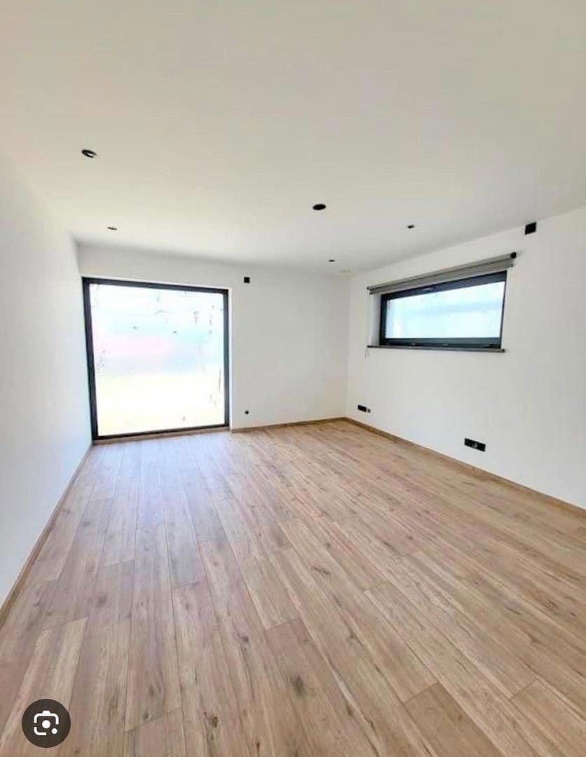 Predaj domu 343 m², pozemek 657 m², Mengkofen, Bavorsko Predaj domu 343 m², pozemek 657 m², Mengkofen, Bavorsko