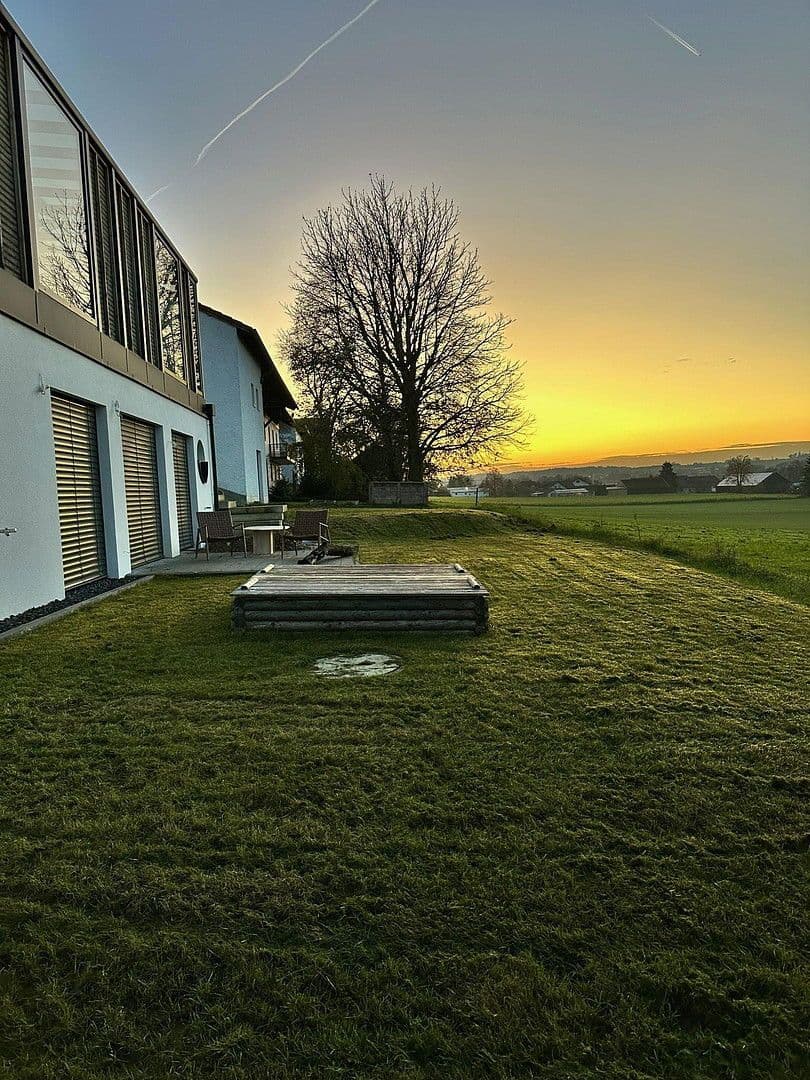 Predaj domu 343 m², pozemek 657 m², Mengkofen, Bavorsko Predaj domu 343 m², pozemek 657 m², Mengkofen, Bavorsko