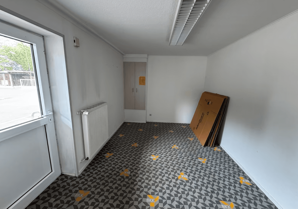 Prenájom nebytového priestoru 310 m², Hermann-Bahlsen-Str 2, Barsinghausen, Dolné Sasko Prenájom nebytového priestoru 310 m², Hermann-Bahlsen-Str 2, Barsinghausen, Dolné Sasko