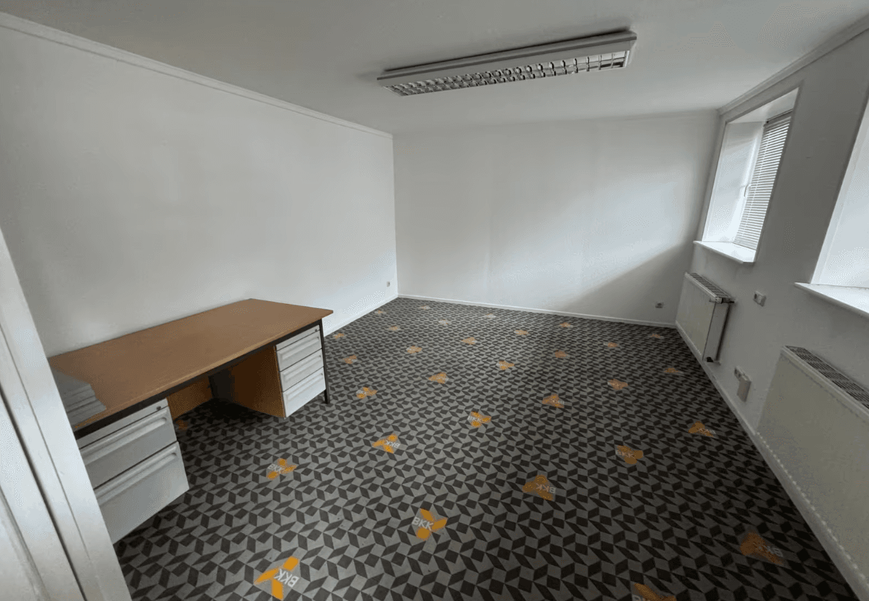 Prenájom nebytového priestoru 310 m², Hermann-Bahlsen-Str 2, Barsinghausen, Dolné Sasko Prenájom nebytového priestoru 310 m², Hermann-Bahlsen-Str 2, Barsinghausen, Dolné Sasko