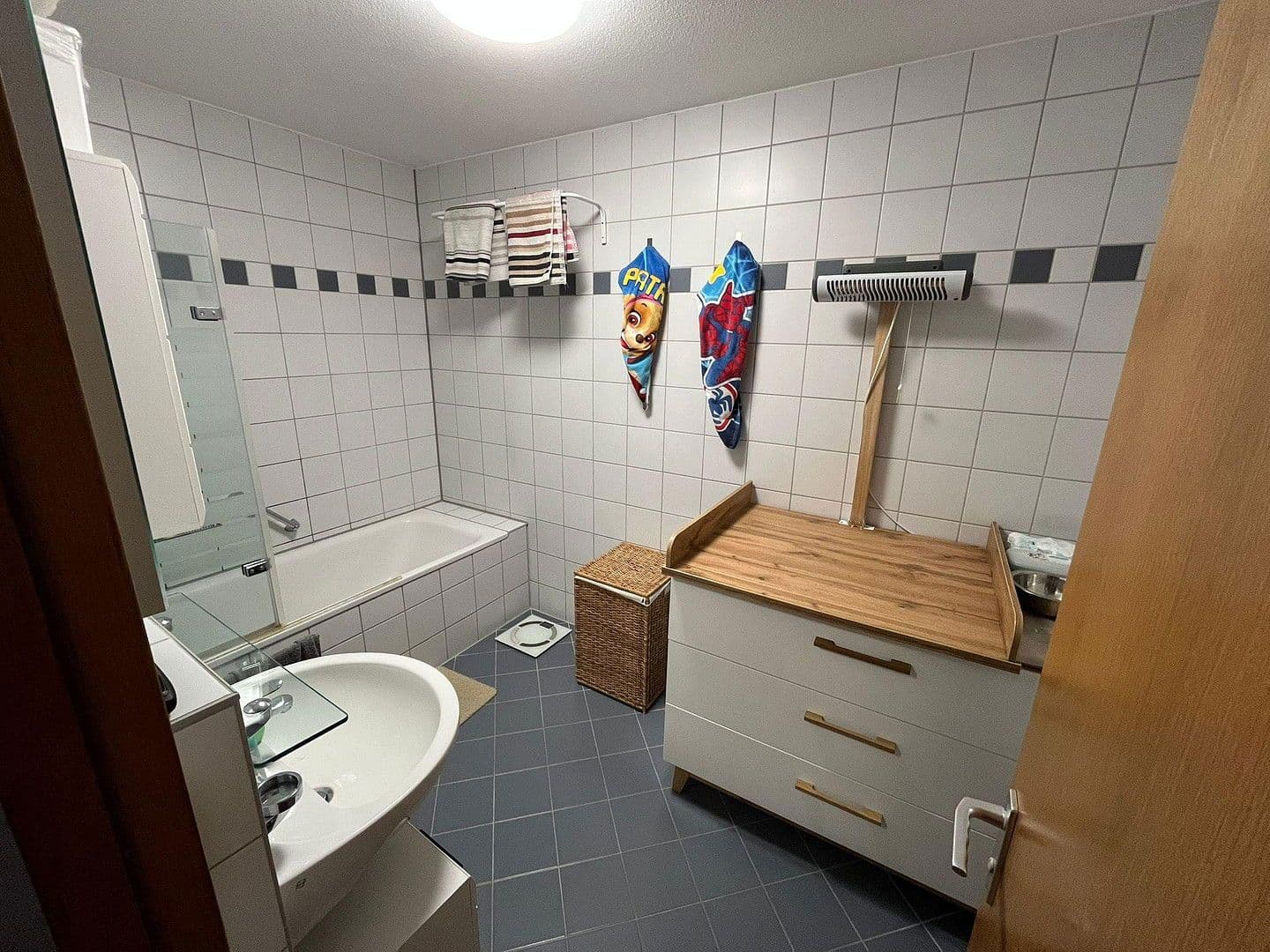 Prenájom bytu 3-izbový 82 m², Walter-Gropius-Str. 1, Reutlingen, Bádensko-Wurttembersko Prenájom bytu 3-izbový 82 m², Walter-Gropius-Str. 1, Reutlingen, Bádensko-Wurttembersko