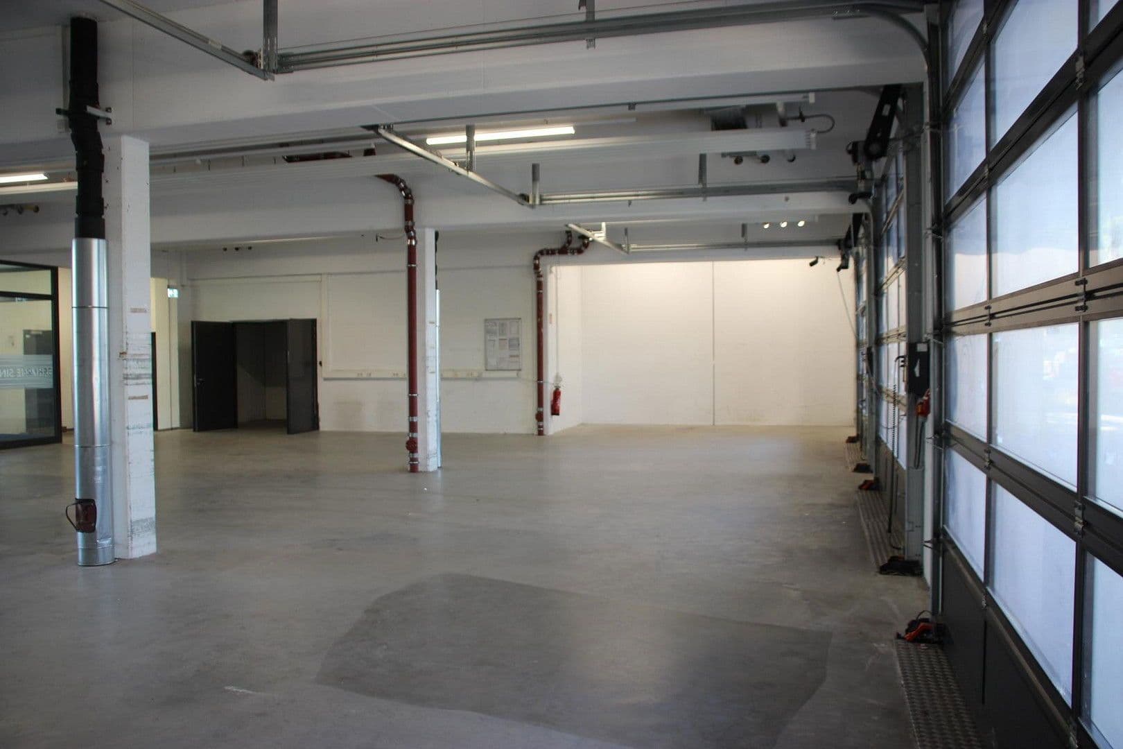 Prenájom nebytového priestoru 1.000 m², Franz-Grashof-Straße 5, Mannheim, Bádensko-Wurttembersko Prenájom nebytového priestoru 1.000 m², Franz-Grashof-Straße 5, Mannheim, Bádensko-Wurttembersko