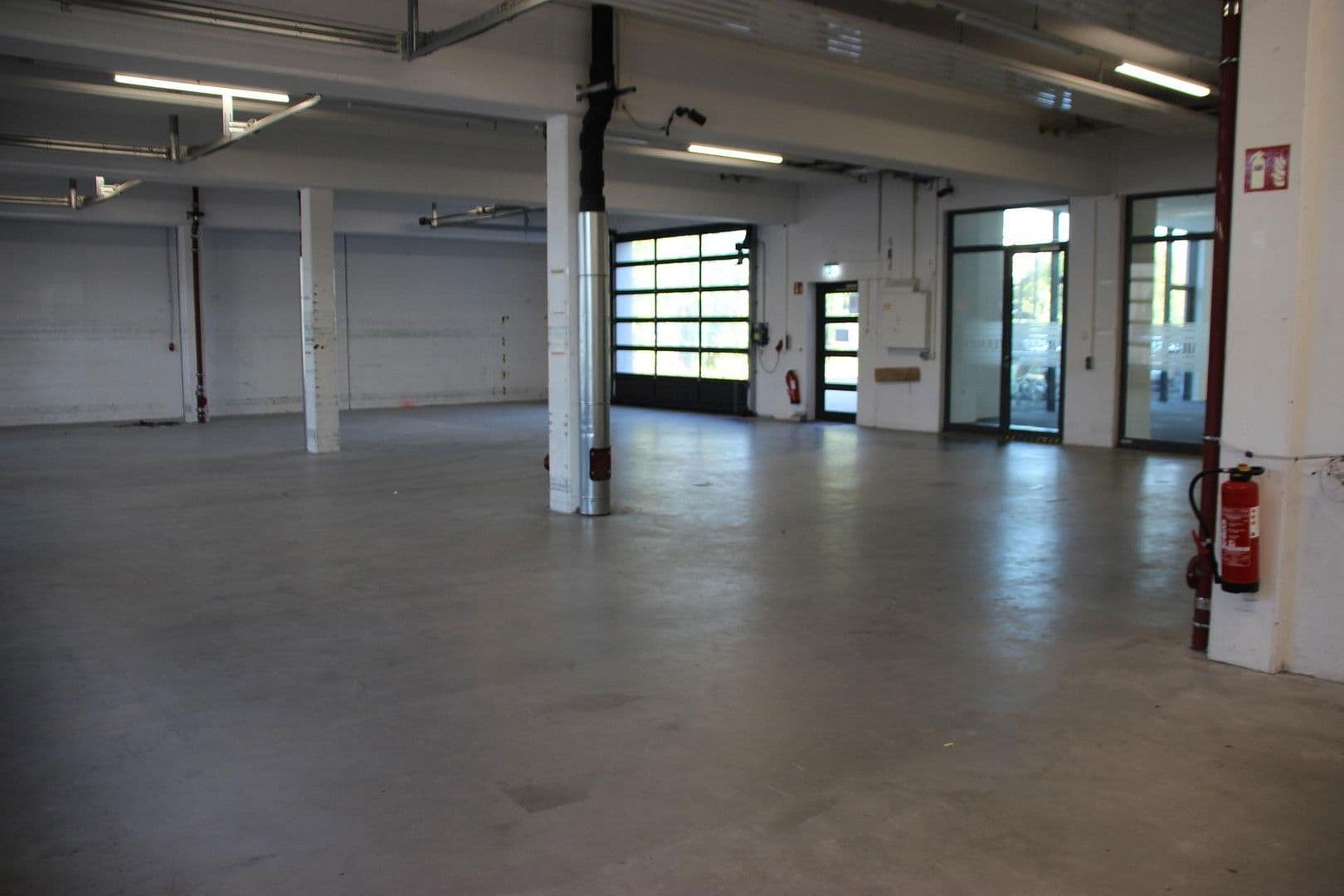 Prenájom nebytového priestoru 1.000 m², Franz-Grashof-Straße 5, Mannheim, Bádensko-Wurttembersko Prenájom nebytového priestoru 1.000 m², Franz-Grashof-Straße 5, Mannheim, Bádensko-Wurttembersko