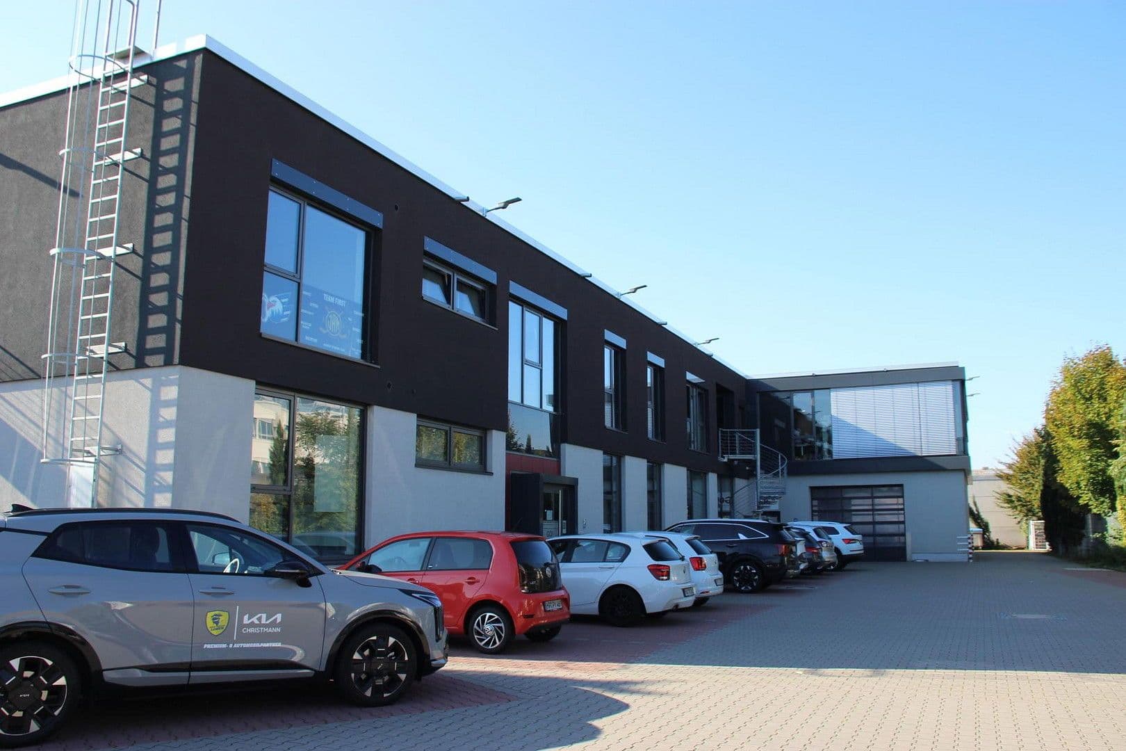 Prenájom nebytového priestoru 1.000 m², Franz-Grashof-Straße 5, Mannheim, Bádensko-Wurttembersko Prenájom nebytového priestoru 1.000 m², Franz-Grashof-Straße 5, Mannheim, Bádensko-Wurttembersko