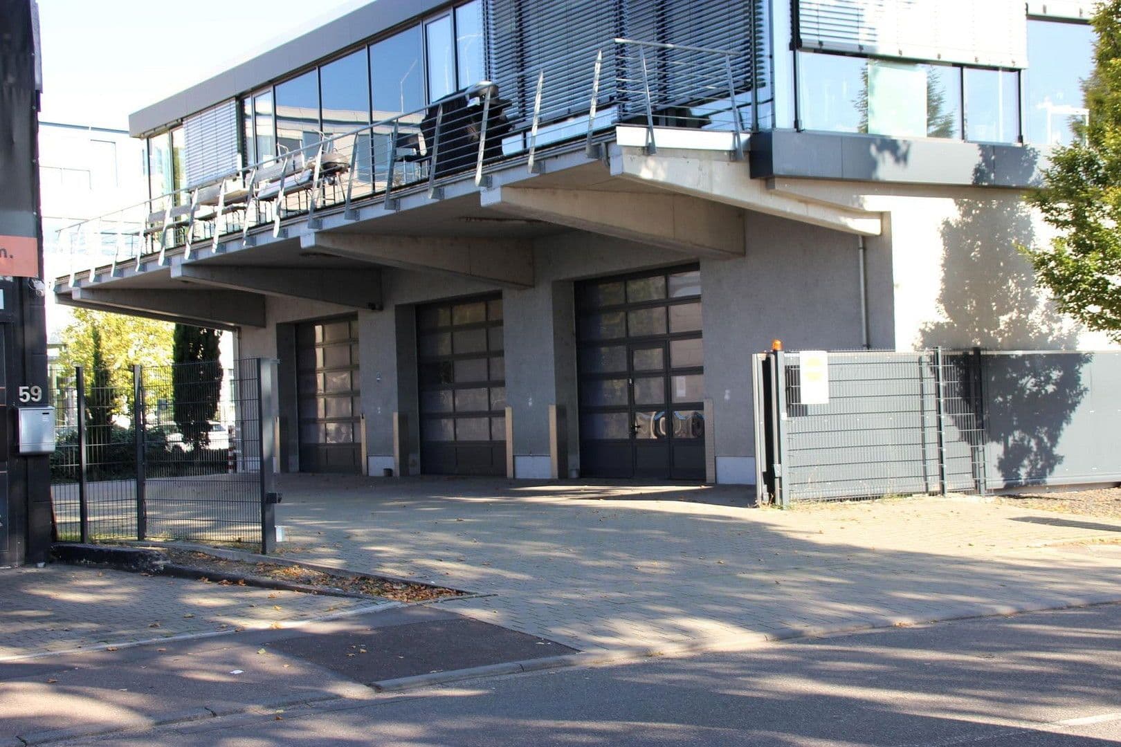 Prenájom nebytového priestoru 1.000 m², Franz-Grashof-Straße 5, Mannheim, Bádensko-Wurttembersko Prenájom nebytového priestoru 1.000 m², Franz-Grashof-Straße 5, Mannheim, Bádensko-Wurttembersko