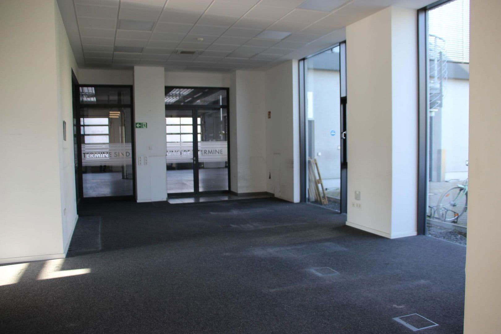 Prenájom nebytového priestoru 1.000 m², Franz-Grashof-Straße 5, Mannheim, Bádensko-Wurttembersko Prenájom nebytového priestoru 1.000 m², Franz-Grashof-Straße 5, Mannheim, Bádensko-Wurttembersko