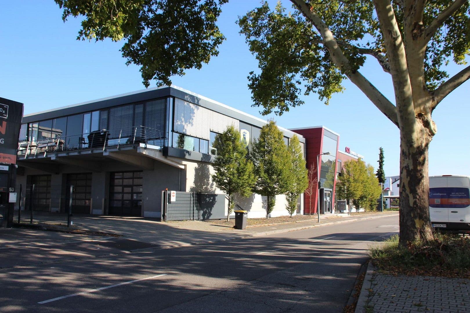 Prenájom nebytového priestoru 1.000 m², Franz-Grashof-Straße 5, Mannheim, Bádensko-Wurttembersko Prenájom nebytového priestoru 1.000 m², Franz-Grashof-Straße 5, Mannheim, Bádensko-Wurttembersko