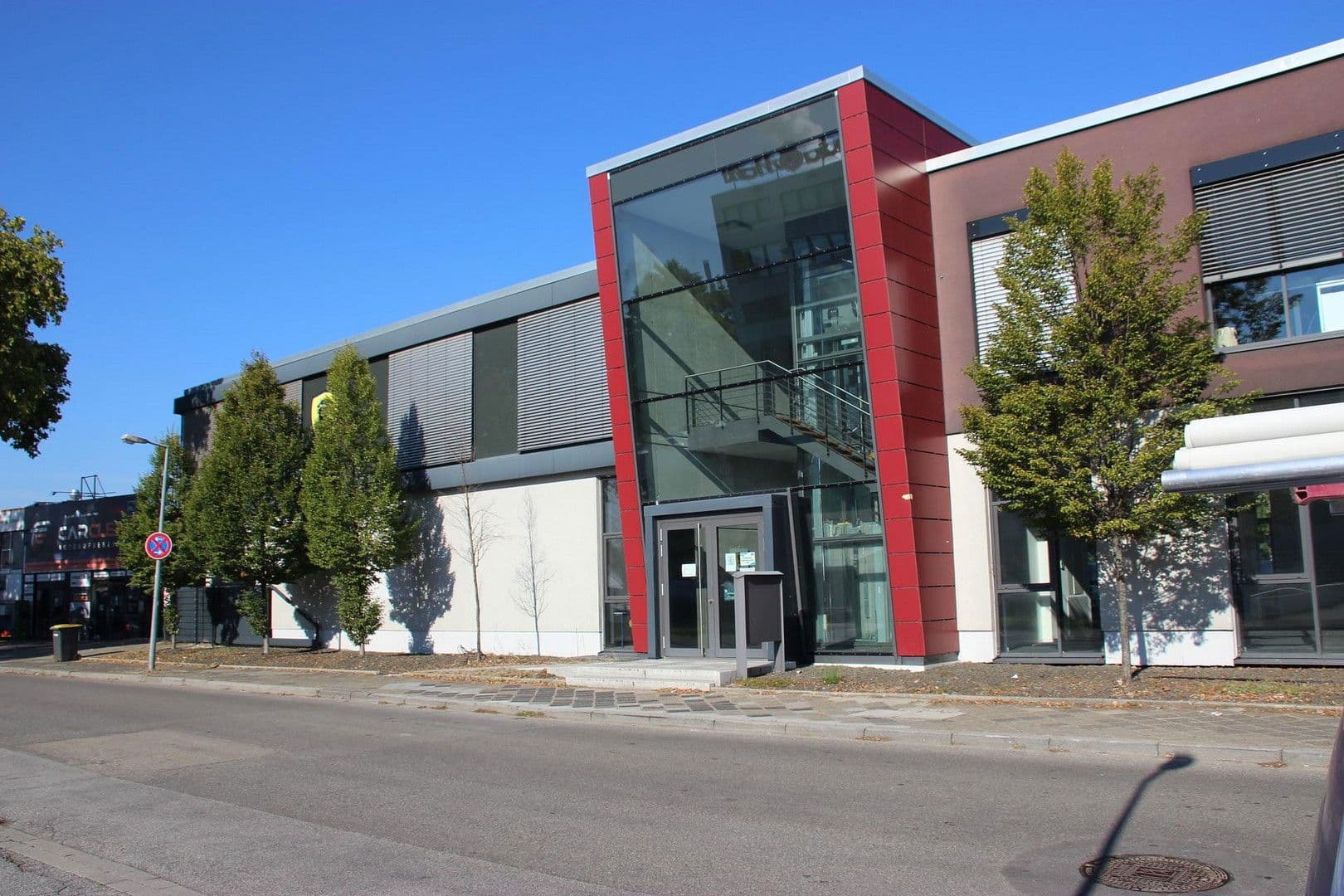 Prenájom nebytového priestoru 1.000 m², Franz-Grashof-Straße 5, Mannheim, Bádensko-Wurttembersko Prenájom nebytového priestoru 1.000 m², Franz-Grashof-Straße 5, Mannheim, Bádensko-Wurttembersko