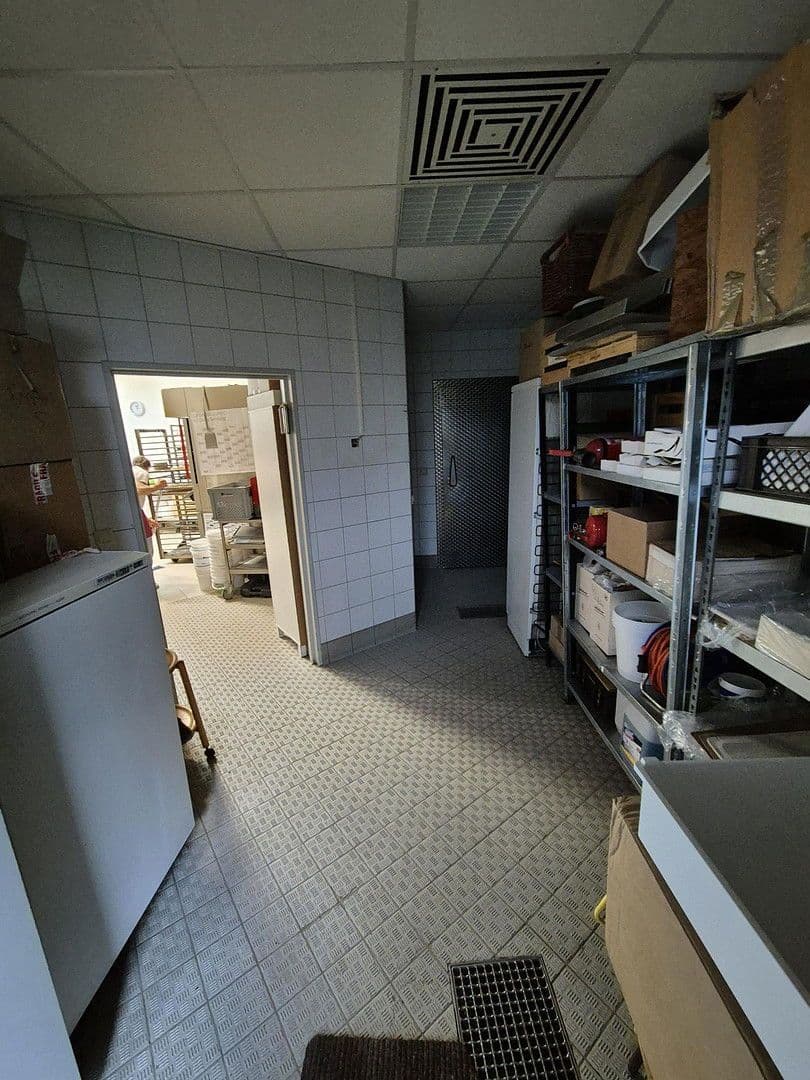 Prenájom nebytového priestoru 160 m², Walter-Gropius-Str. 3, Reutlingen, Bádensko-Wurttembersko Prenájom nebytového priestoru 160 m², Walter-Gropius-Str. 3, Reutlingen, Bádensko-Wurttembersko