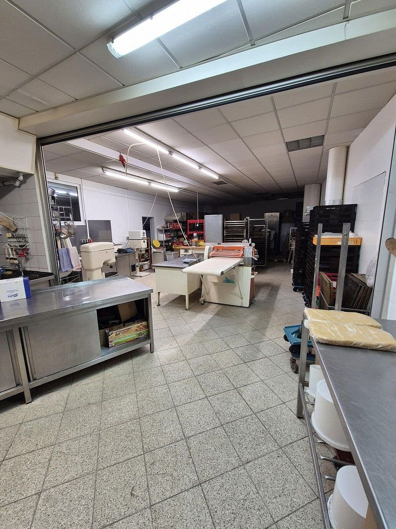 Prenájom nebytového priestoru 160 m², Walter-Gropius-Str. 3, Reutlingen, Bádensko-Wurttembersko Prenájom nebytového priestoru 160 m², Walter-Gropius-Str. 3, Reutlingen, Bádensko-Wurttembersko