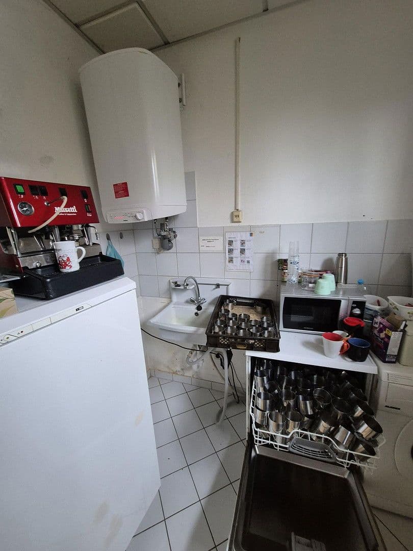 Prenájom nebytového priestoru 160 m², Walter-Gropius-Str. 3, Reutlingen, Bádensko-Wurttembersko Prenájom nebytového priestoru 160 m², Walter-Gropius-Str. 3, Reutlingen, Bádensko-Wurttembersko