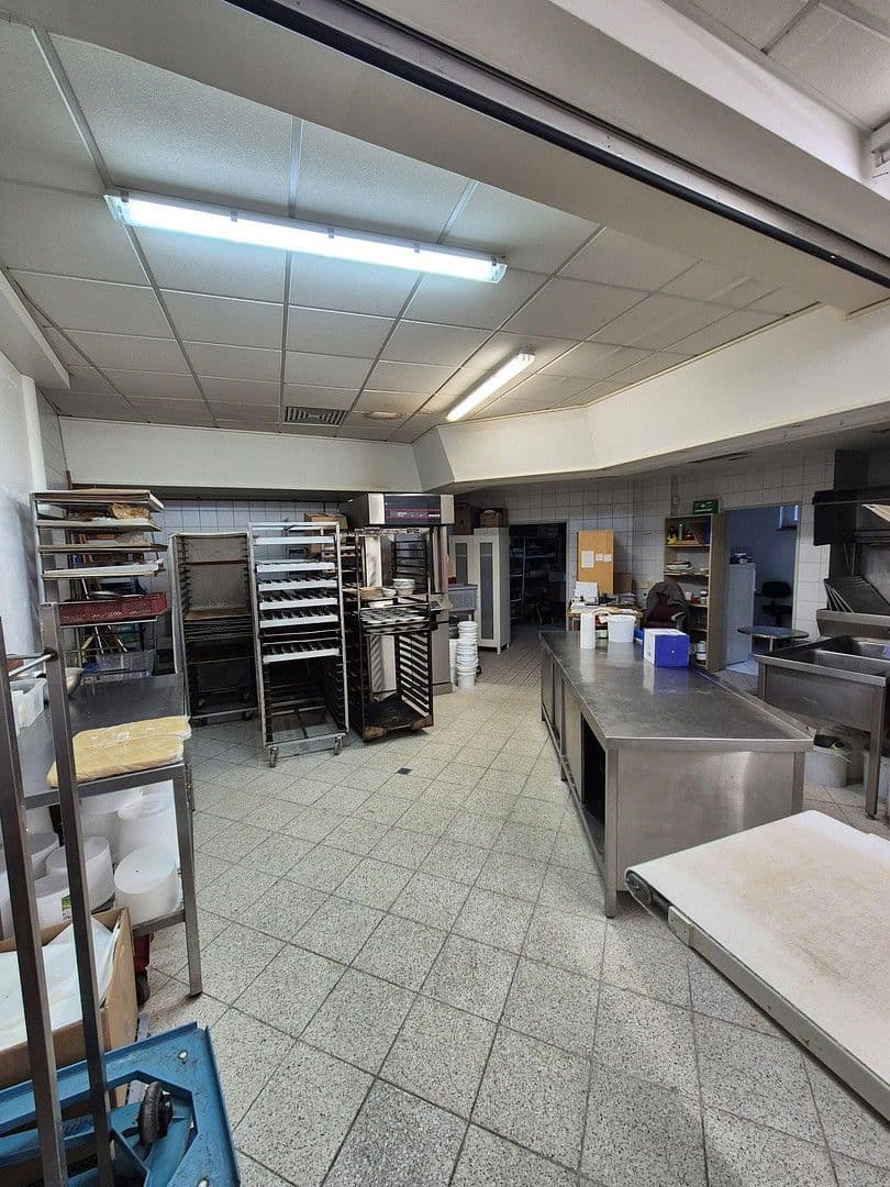 Prenájom nebytového priestoru 160 m², Walter-Gropius-Str. 3, Reutlingen, Bádensko-Wurttembersko Prenájom nebytového priestoru 160 m², Walter-Gropius-Str. 3, Reutlingen, Bádensko-Wurttembersko