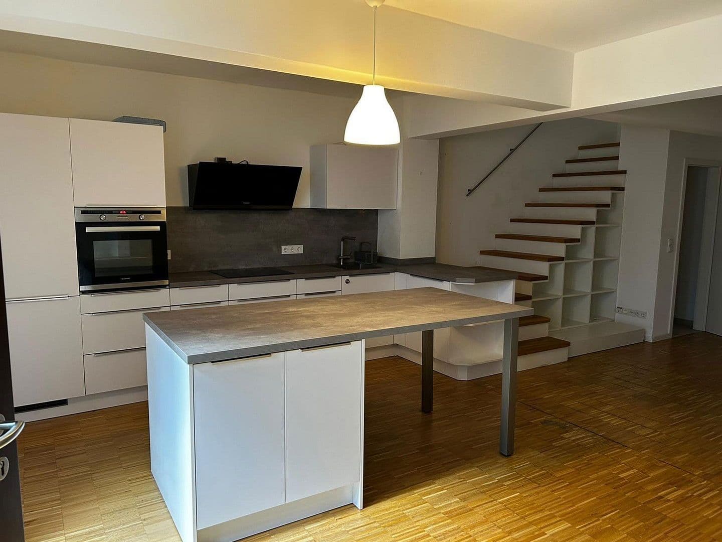 Predaj domu 1.063 m², pozemek 659 m², Bagelstraße 104, Düsseldorf, Severné Porýnie - Westfálsko Predaj domu 1.063 m², pozemek 659 m², Bagelstraße 104, Düsseldorf, Severné Porýnie - Westfálsko