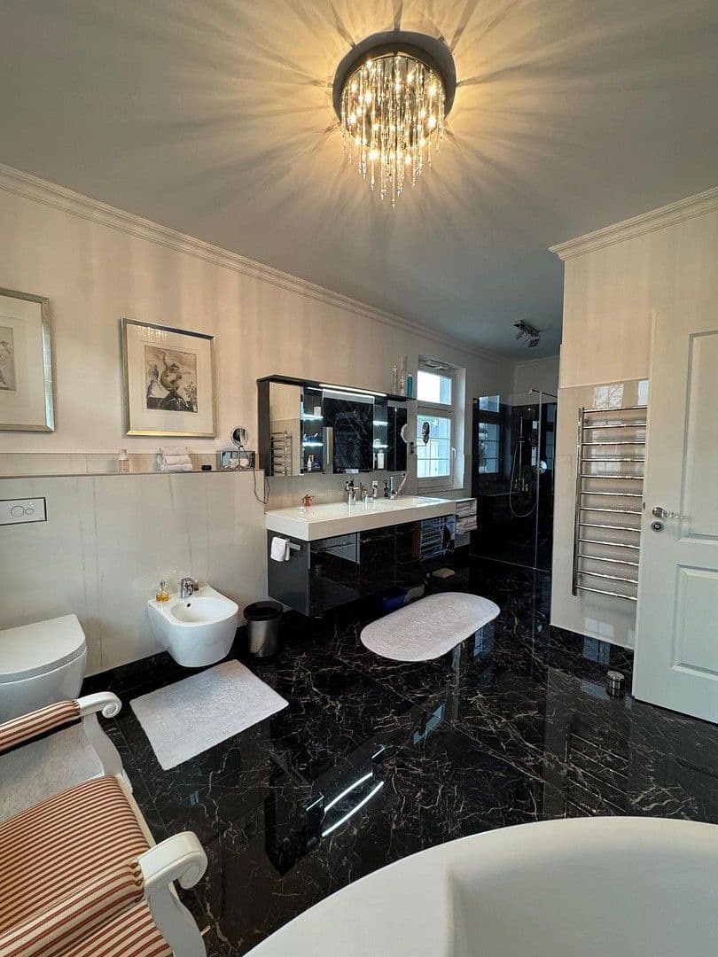 Predaj domu 265 m², pozemek 996 m², Potsdam Groß Glienicke zu Berlin, Brandenbursko Predaj domu 265 m², pozemek 996 m², Potsdam Groß Glienicke zu Berlin, Brandenbursko