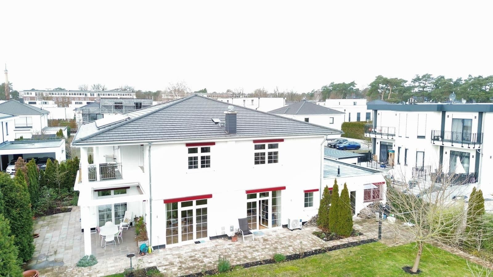 Predaj domu 265 m², pozemek 996 m², Potsdam Groß Glienicke zu Berlin, Brandenbursko Predaj domu 265 m², pozemek 996 m², Potsdam Groß Glienicke zu Berlin, Brandenbursko