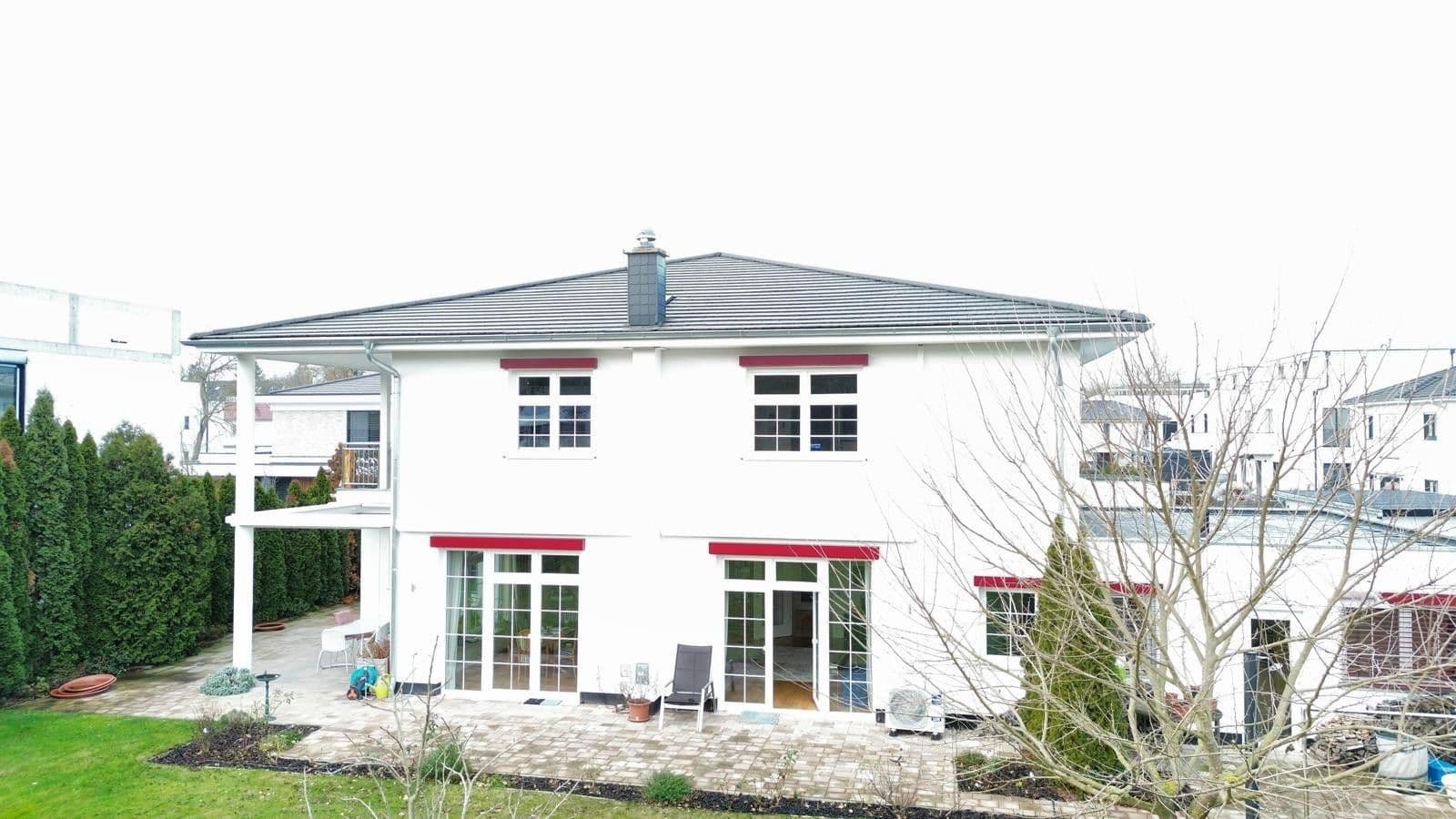 Predaj domu 265 m², pozemek 996 m², Potsdam Groß Glienicke zu Berlin, Brandenbursko Predaj domu 265 m², pozemek 996 m², Potsdam Groß Glienicke zu Berlin, Brandenbursko