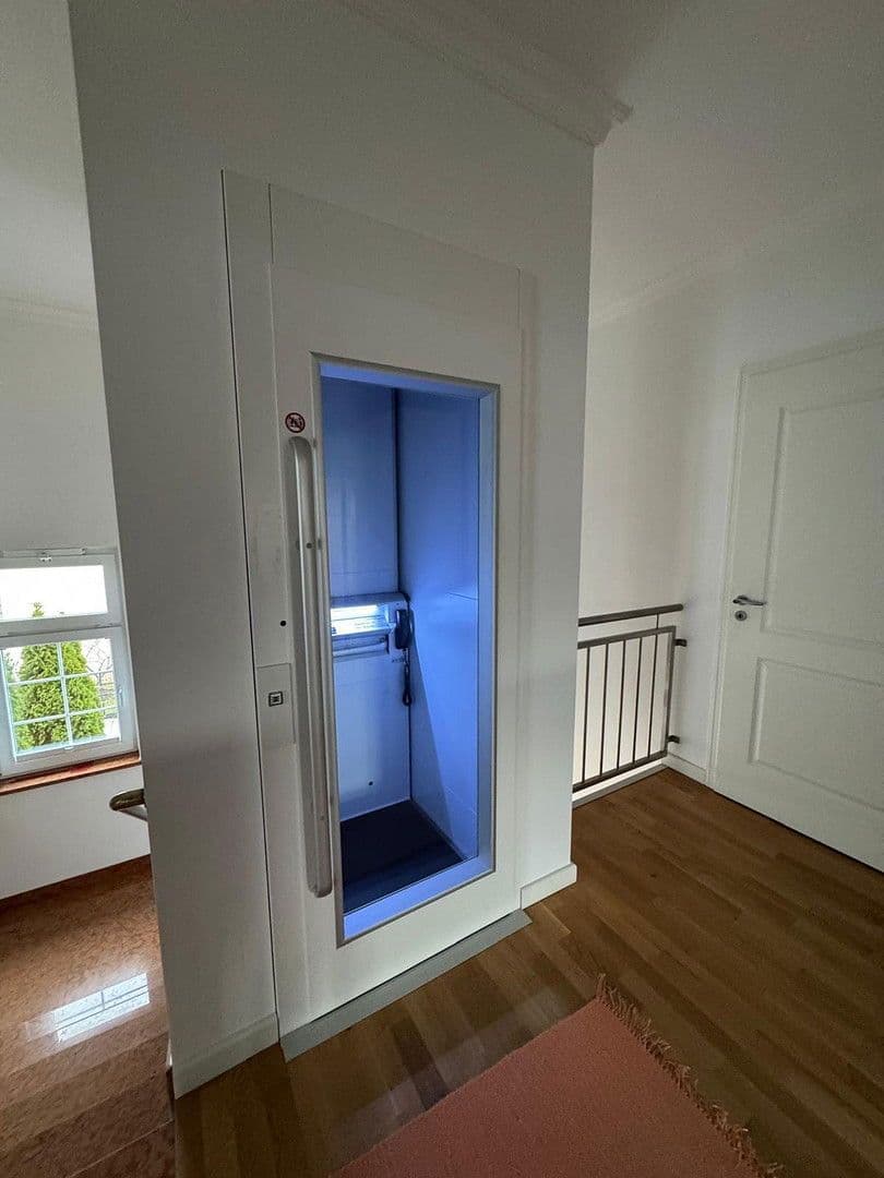 Predaj domu 265 m², pozemek 996 m², Potsdam Groß Glienicke zu Berlin, Brandenbursko Predaj domu 265 m², pozemek 996 m², Potsdam Groß Glienicke zu Berlin, Brandenbursko