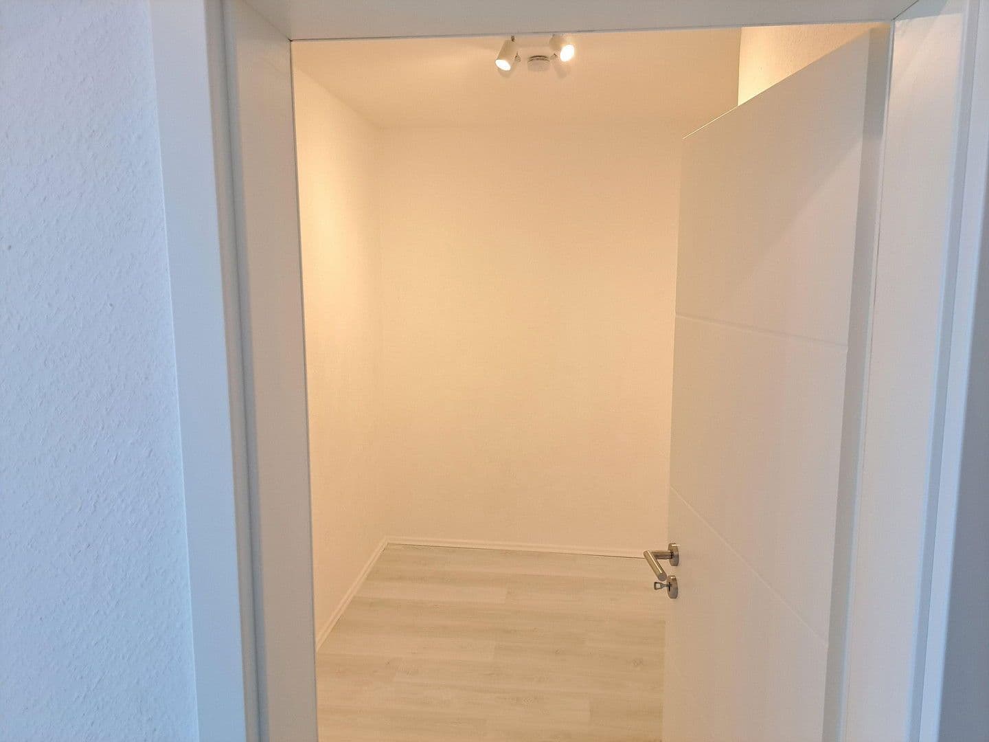 Prenájom bytu 2-izbový 88 m², Im Falkenhorst 8, Köln, Severné Porýnie - Westfálsko Prenájom bytu 2-izbový 88 m², Im Falkenhorst 8, Köln, Severné Porýnie - Westfálsko