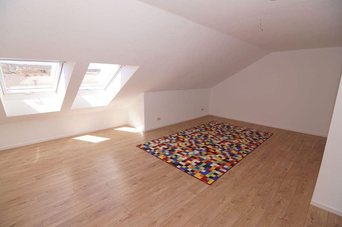 Prenájom bytu 3-izbový 113 m², Neu-Anspach, Hesensko Prenájom bytu 3-izbový 113 m², Neu-Anspach, Hesensko