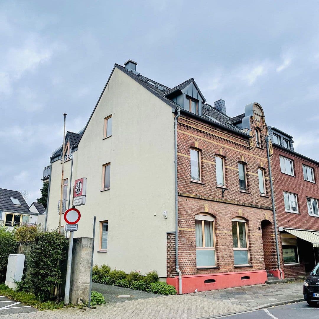 Predaj domu 356 m², pozemek 290 m², Hochstrasse 10, Meerbusch, Severné Porýnie - Westfálsko Predaj domu 356 m², pozemek 290 m², Hochstrasse 10, Meerbusch, Severné Porýnie - Westfálsko