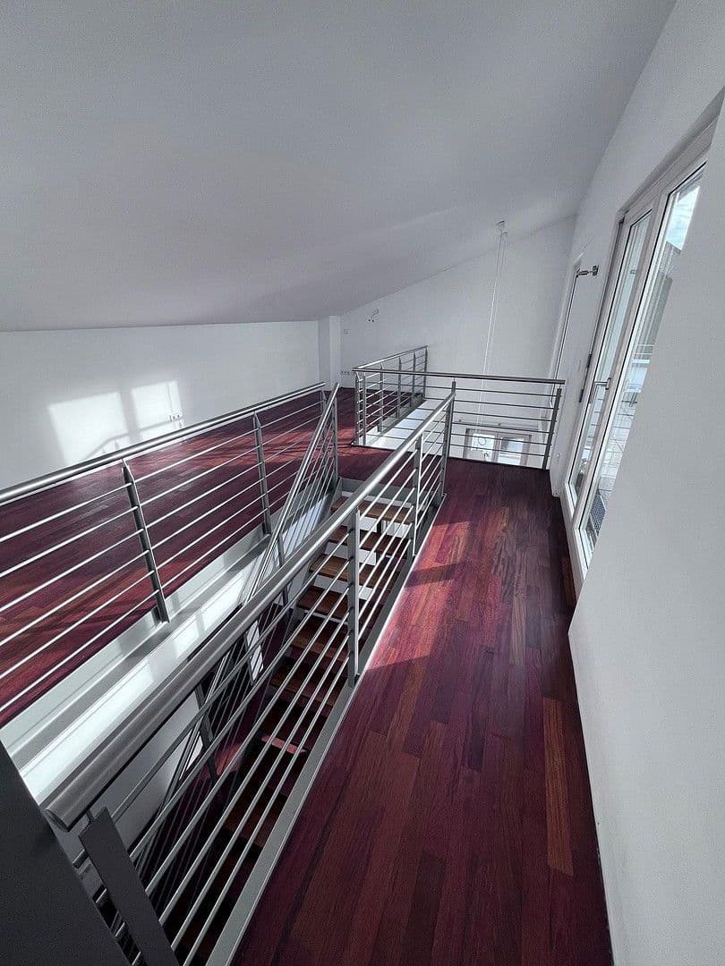 Prenájom bytu 5-izbový 136 m², Weinstadt, Bádensko-Wurttembersko Prenájom bytu 5-izbový 136 m², Weinstadt, Bádensko-Wurttembersko