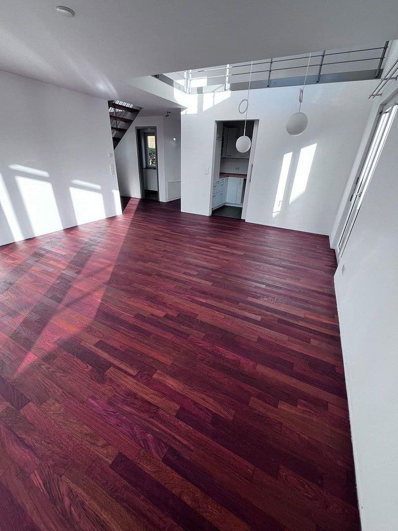 Prenájom bytu 5-izbový 136 m², Weinstadt, Bádensko-Wurttembersko Prenájom bytu 5-izbový 136 m², Weinstadt, Bádensko-Wurttembersko