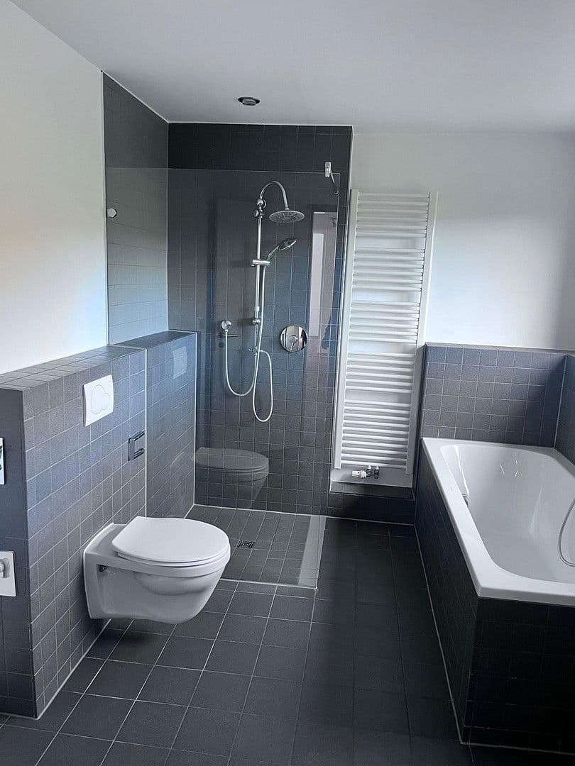 Prenájom bytu 5-izbový 136 m², Weinstadt, Bádensko-Wurttembersko Prenájom bytu 5-izbový 136 m², Weinstadt, Bádensko-Wurttembersko