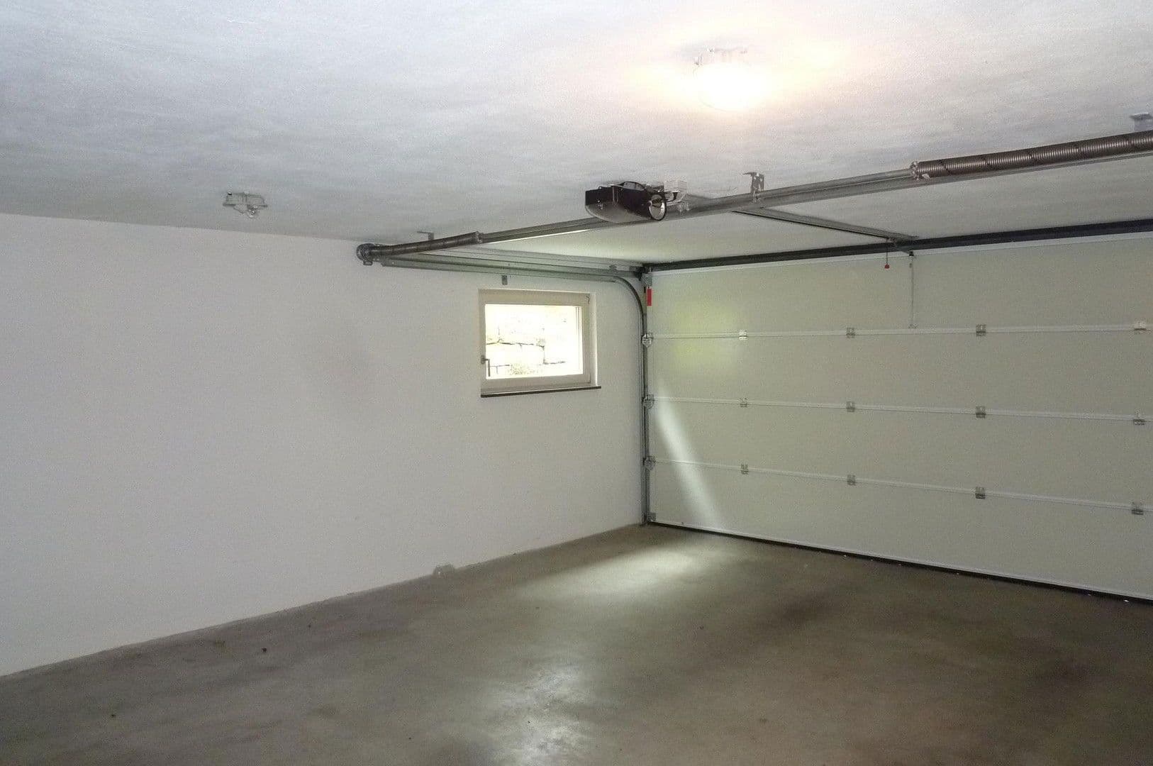 Prenájom bytu 5-izbový 136 m², Weinstadt, Bádensko-Wurttembersko Prenájom bytu 5-izbový 136 m², Weinstadt, Bádensko-Wurttembersko