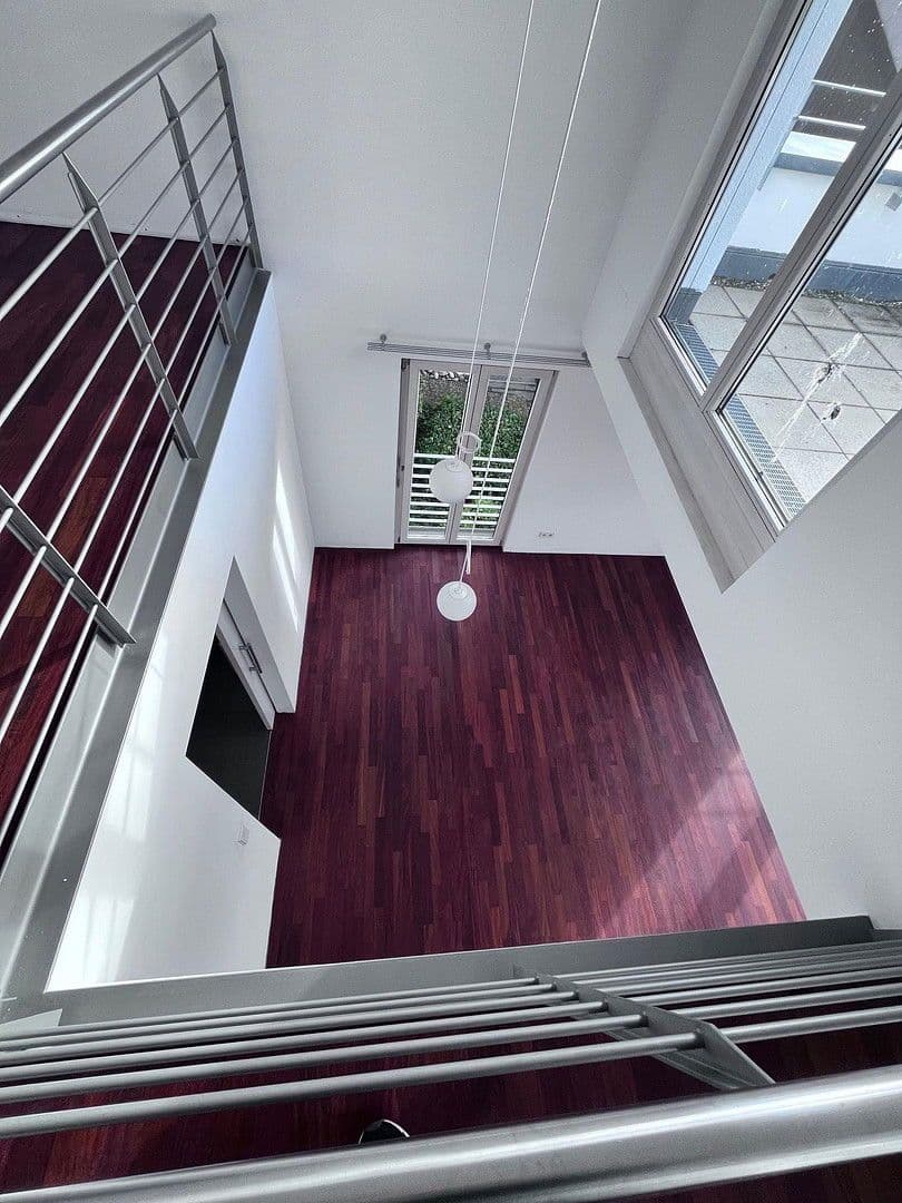 Prenájom bytu 5-izbový 136 m², Weinstadt, Bádensko-Wurttembersko Prenájom bytu 5-izbový 136 m², Weinstadt, Bádensko-Wurttembersko