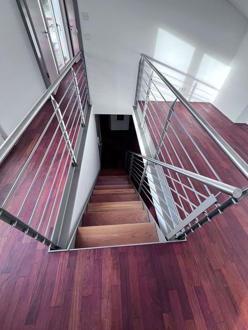 Prenájom bytu 5-izbový 136 m², Weinstadt, Bádensko-Wurttembersko Prenájom bytu 5-izbový 136 m², Weinstadt, Bádensko-Wurttembersko