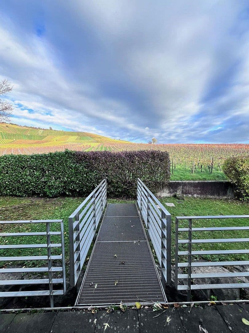 Prenájom bytu 5-izbový 136 m², Weinstadt, Bádensko-Wurttembersko Prenájom bytu 5-izbový 136 m², Weinstadt, Bádensko-Wurttembersko