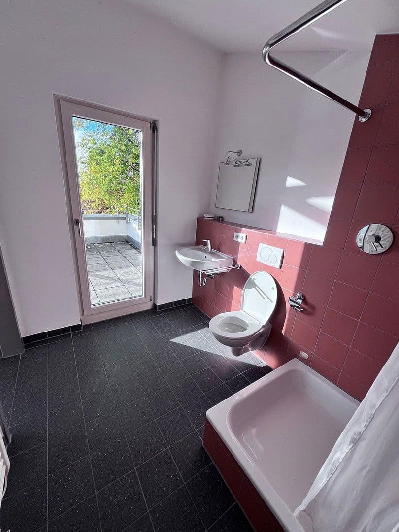 Prenájom bytu 5-izbový 136 m², Weinstadt, Bádensko-Wurttembersko Prenájom bytu 5-izbový 136 m², Weinstadt, Bádensko-Wurttembersko