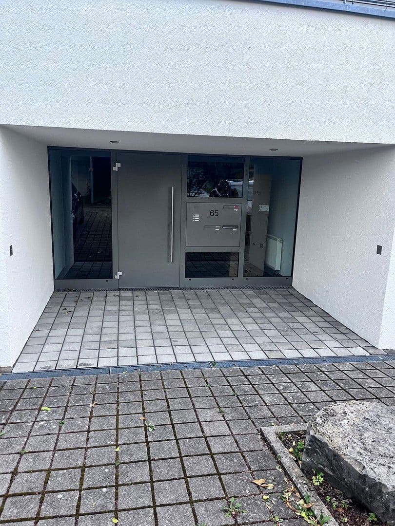 Prenájom bytu 5-izbový 136 m², Weinstadt, Bádensko-Wurttembersko Prenájom bytu 5-izbový 136 m², Weinstadt, Bádensko-Wurttembersko