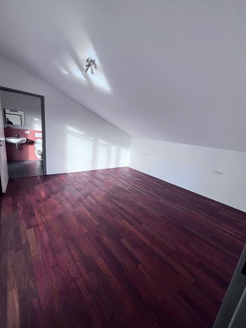 Prenájom bytu 5-izbový 136 m², Weinstadt, Bádensko-Wurttembersko Prenájom bytu 5-izbový 136 m², Weinstadt, Bádensko-Wurttembersko